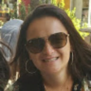 Meet your Posher, Larissa